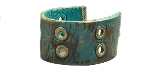 Bohemian Luxe: Leather Cuff Bracelet with Patina Effect and Gold Leaf Accents